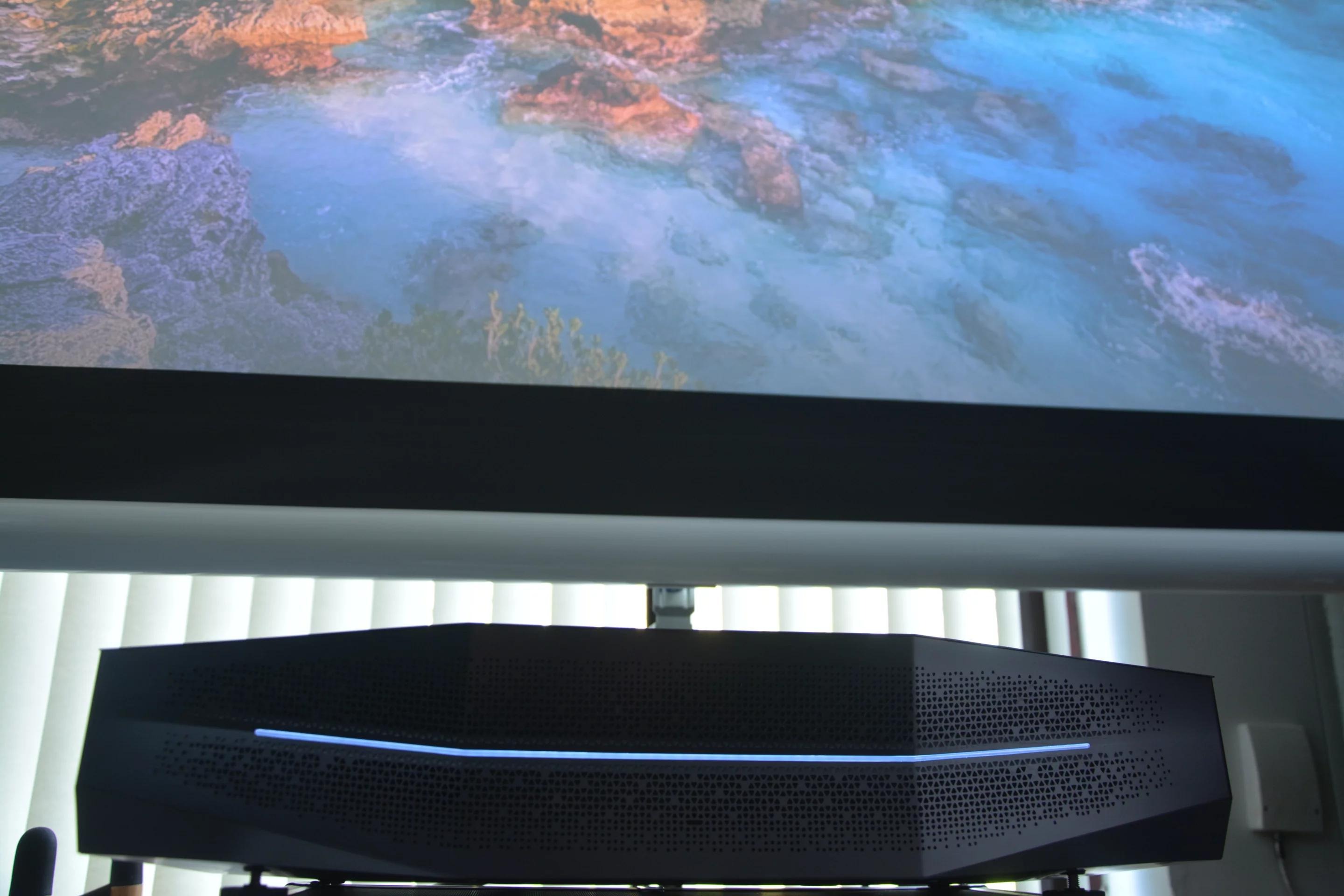 Aetherion Max RGB Laser 4K UST – Home Cinema Ultra Short Throw Projector Bewertung und Preis